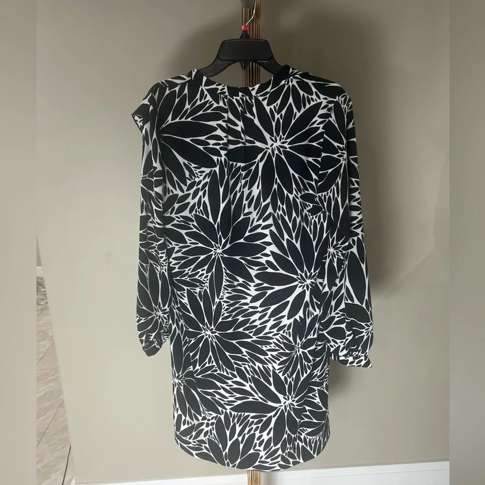 Black Label Size Medium Black White Floral Print Ruffle Dress NWT $188 - Picture 4 of 7
